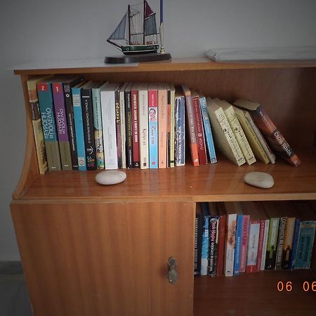 To Kamari Apartamento Paralia Agias Foteinis Exterior foto