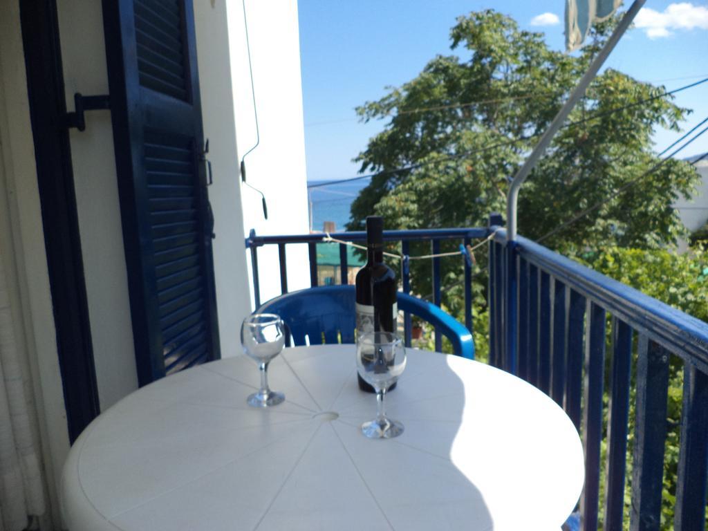 To Kamari Apartamento Paralia Agias Foteinis Quarto foto