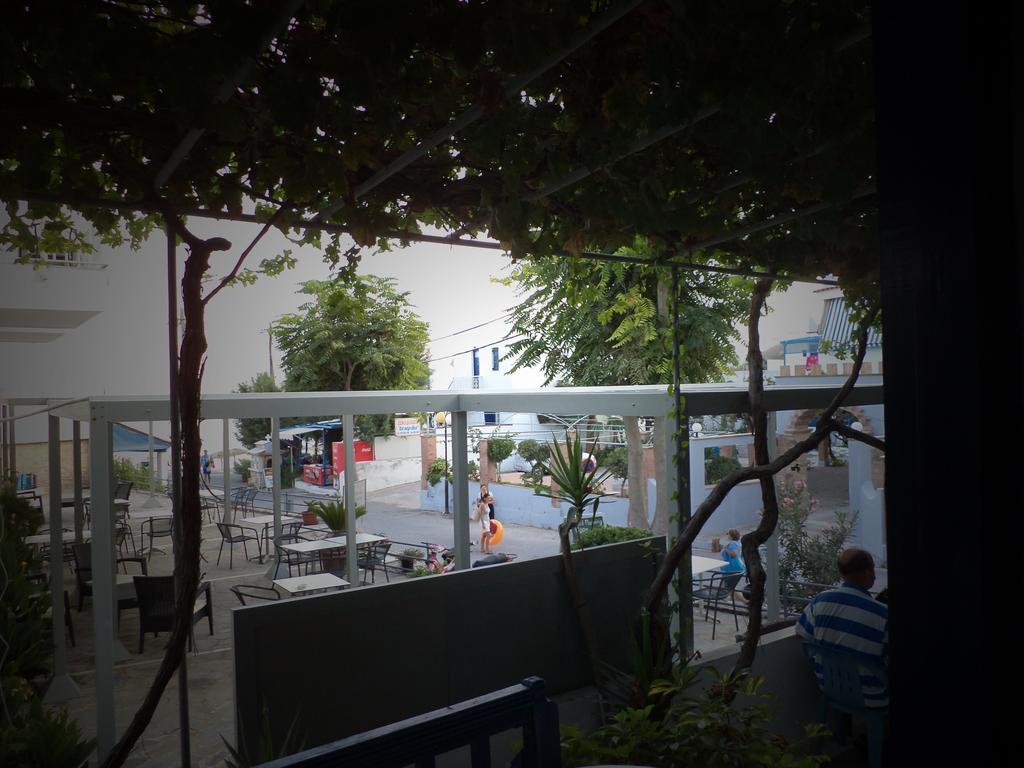 To Kamari Apartamento Paralia Agias Foteinis Exterior foto