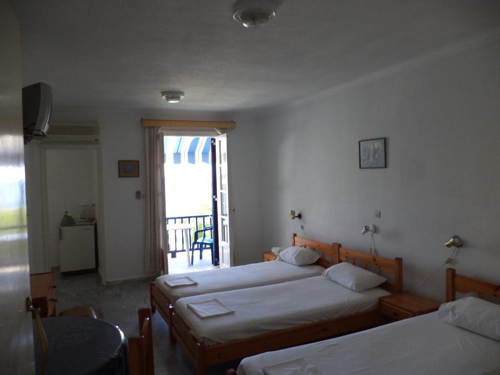 To Kamari Apartamento Paralia Agias Foteinis Exterior foto