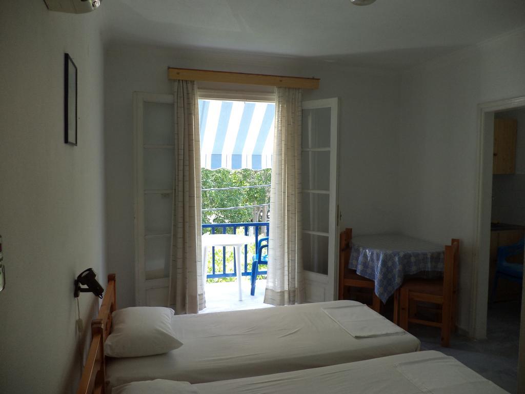 To Kamari Apartamento Paralia Agias Foteinis Quarto foto