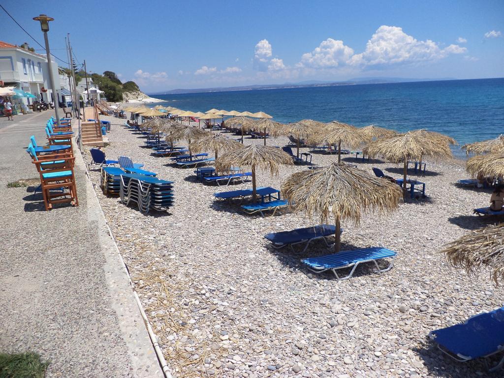 To Kamari Apartamento Paralia Agias Foteinis Exterior foto