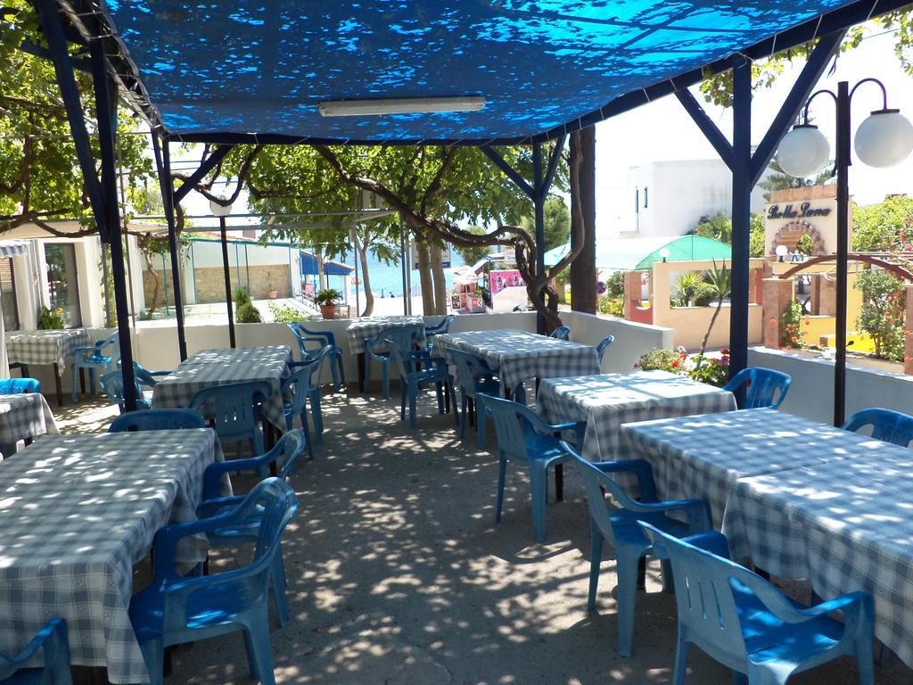 To Kamari Apartamento Paralia Agias Foteinis Exterior foto