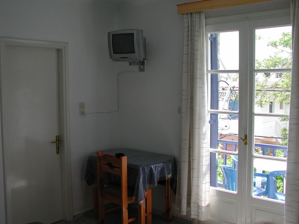To Kamari Apartamento Paralia Agias Foteinis Quarto foto